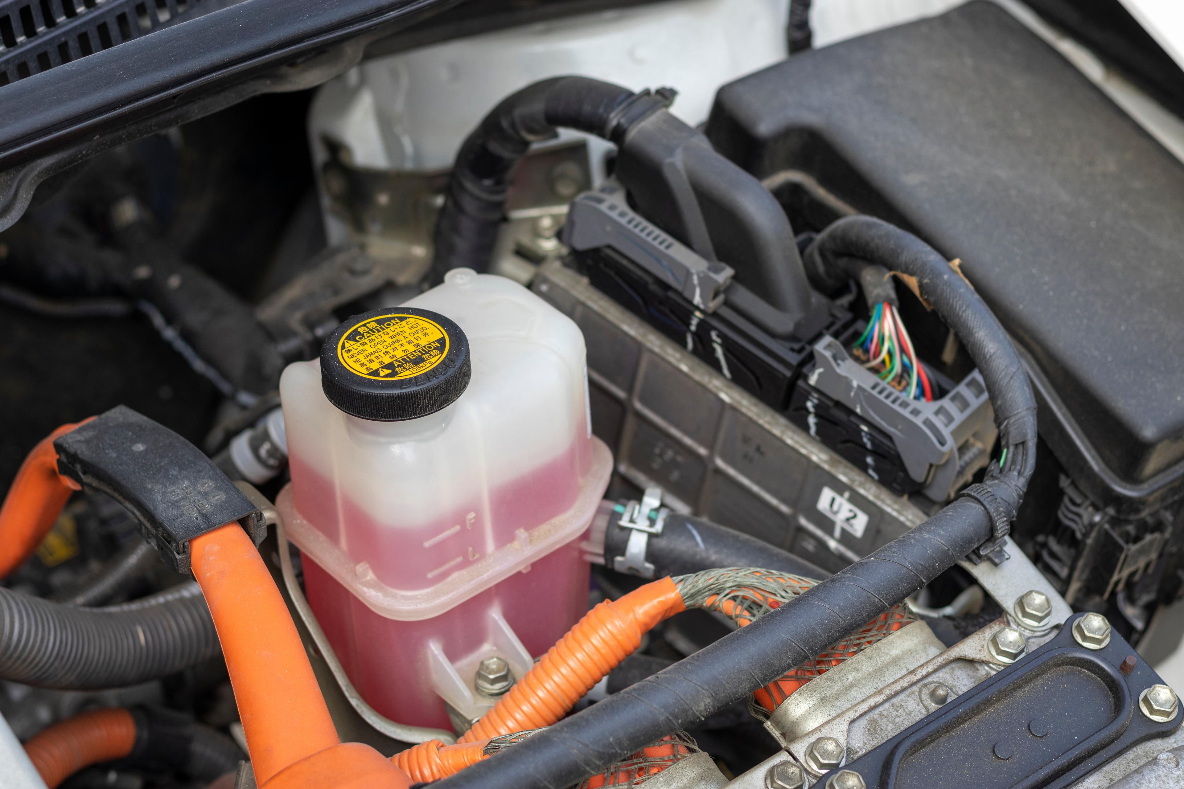 Car coolant reservoir